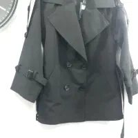 به تعدادی بارونی زنانه کوتاه به فروش میرسد