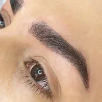 خدمات تخصصی میکروبلیدینگ و میکروپیکمنتیشن ابرو