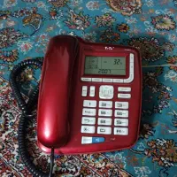 تلفن رومیزی قرمز