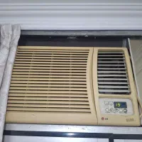 کولر پنجره ای سالم روشن