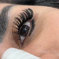 کاشت و اکستنشن مژه