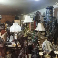 فروشنده وخریدار خورده ریز انبارآینه. برنج.