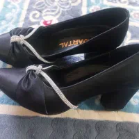 یک جفت کفش نو نو هست سایز ۴۰|کیف، کفش، کمربند|جالق, |دیوار