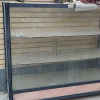 ویترین شیشه ای