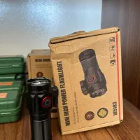 چراغ قوه پر نور ولی جمع و جور