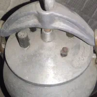 یک زودپز و یک پلوپز کاملا سالم و تمیز|ظروف پخت‌وپز|صومعه‌سرا, |دیوار