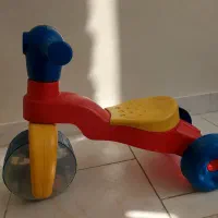 تعدادی اسباب بازی موتور و میز آرایش و تخت عروسک|اسباببازی بچه|ری, دولتآباد|دیوار