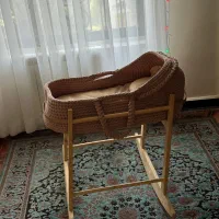 گهواره دست‌بافت + پایه چوب روس + تشک و بالش خرسی