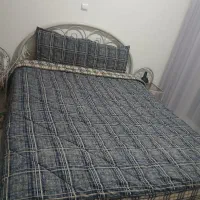 فروش تخت فلزی دونفره به همراه دوعدد پاتختی