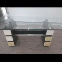 میز بدون صندلی