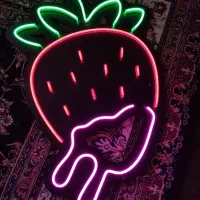 نئون توت فرنگی