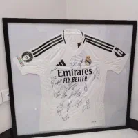 تیشرت رئال مادرید با امضای تمامی بازیکنان