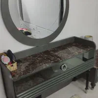 میز آرایش همراه با کنسول