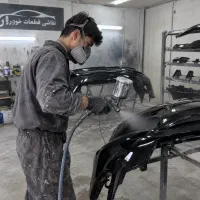 نیروی کار در کارگاه رنگ قطعات خودرو