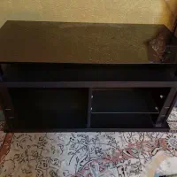 ۲عدد پیشخوان الومینیومی با شیشه ومیز تلویزیون