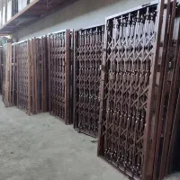 انجام امور جوشکاری و نصب درب آکاردئونی