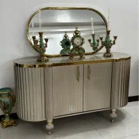 اینه و کنسول و شمعدان و ساعت