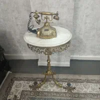 میز تلفن و تلفن برنجی