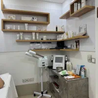 شلف مناسب برای آرایشگاهها وکلینک های زیبایی