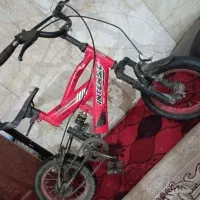 یک دوچرخه نسبتن تمیز