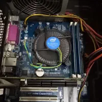 کامپیوتر با هارد 1000 گیگ مانیتور 23 اینچ