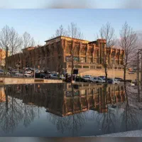 ۲۸ متر مجتمع تجاری ولنجک