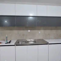 منشی دفتر فروش کابینت