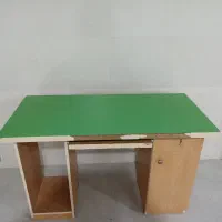 میز تحریر و کامیپوتر