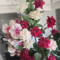 گلدان و گل مصنوعی