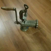 چرخ گوشت دستی قدیمی