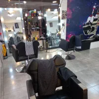 اجاره صندلی در آرایشگاه مردانه