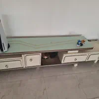 میز تلوزیون چوبی روی صفحه شیشه