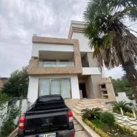 ویلای ۵۶۰متری شهرکی سندداراستخرداخلی ۴خواب منطقه