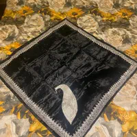 رومیزی مخمل مشکی قدیمی با آستر ساتن سالم و تمیز|پرده، رانر، رومیزی|تهران, جردن|دیوار