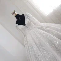 لباس عروس|لباس|مشکین‌دشت, |دیوار