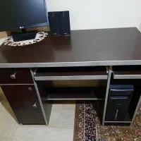 میز تحریر و کامپیوتر همراه با صندلی چرخدار