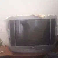 یک تلویزیون ۲۱ اینچ رنگی قدیمی سالم