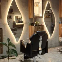 صندلی خالی آرایشگر حرفه‌ای با مشتری ثابت/ قبل عید