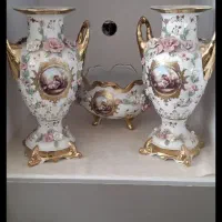 دو گلدان یک شکلات خوری