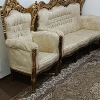 مبل سلطنتی و یک تخت خواب دو نفره