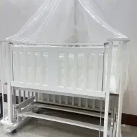 تخت نوزادی کنار مادر