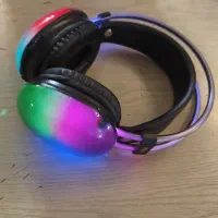 هدفون بلوتوثی رقص نوری جوان پسند