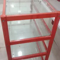 فروش یک عدد ویترین یک ونیم متری و سه مانکن