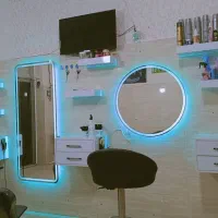 آینه و دکوراسیون آرایشگاه مردانه