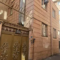 اجاره در بستی حیاط دار سه طبقه جهت دفتر کار
