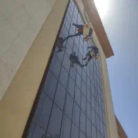 کار در ارتفاع شستشوشیشه.پیچ و رولپلاک