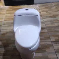 یک عدد توالت فرنگی دست دوم سالم
