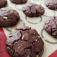 استخدام خانم در کارگاه نان و شیرینی