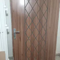 باسلام یک عدد درب ورودی  ویک عدد پنجره