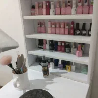 فروش وسایل کاشت ناخن با میز بصورت یک جا|آرایشگاه و سالن‌های زیبایی|عنبرآباد, |دیوار